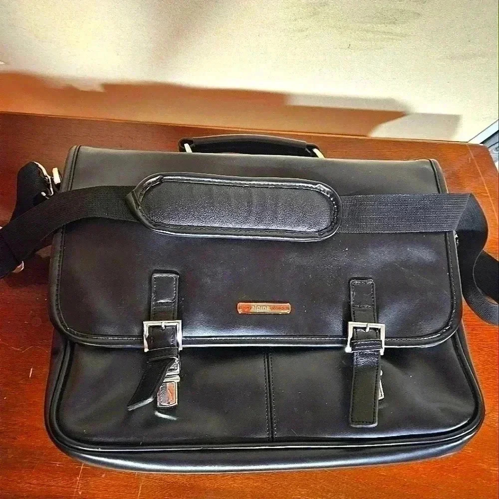 Alpine Swiss Computer Travel Bag with shoulder strap EUC